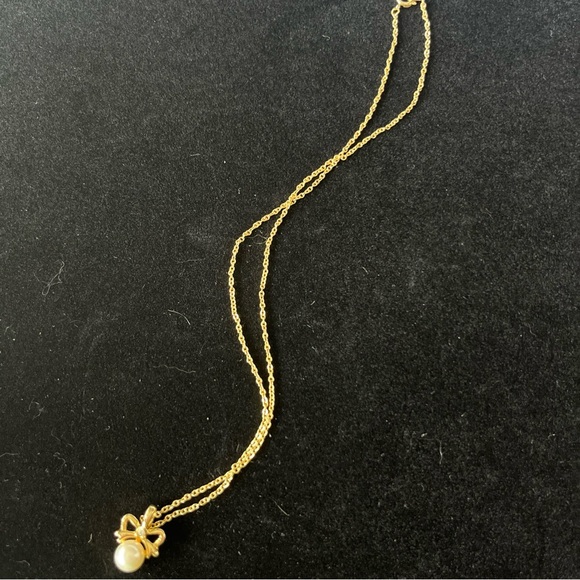 Bow- Pearl- Rhinestone Pendant Gold Tone 18” Chain - Picture 8 of 9